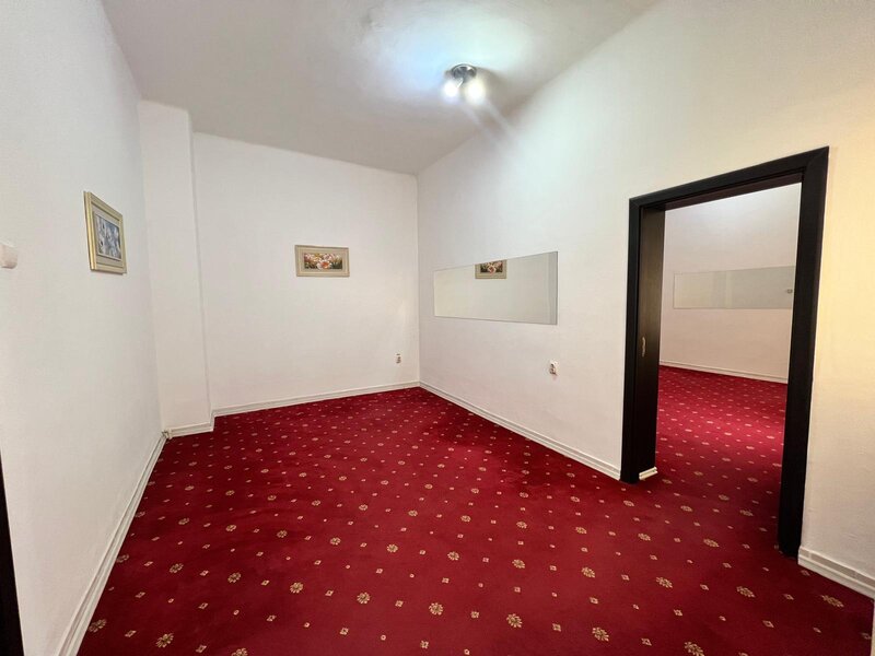 Piata Muncii, Vatra Luminoasa, casa 150 mp + curte, sediu firma.