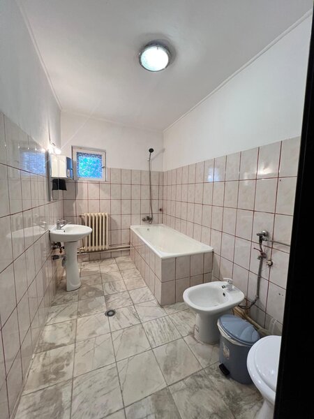 Piata Muncii, Vatra Luminoasa, casa 150 mp + curte, sediu firma.